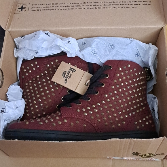 Dr. Martens Shoes - BNIB Dr. Martens Shorestud canvas 7-eye boot